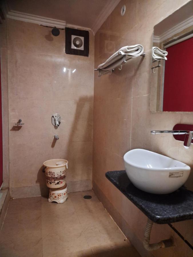 Hotel The Dx Near Igi Airport Delhi 3*